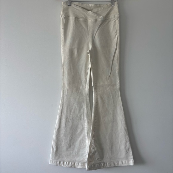 We The Free Venice Beach Flare Pull On Cream Off-White Wide Leg Jeans Size 27 - Picture 5 of 11